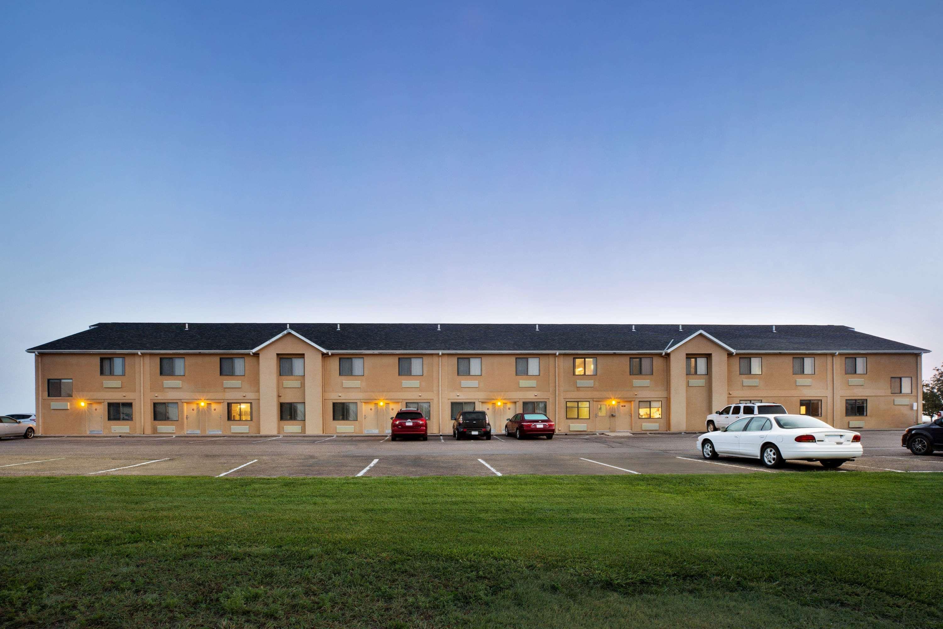 Travelodge By Wyndham Sharon Springs Bagian luar foto